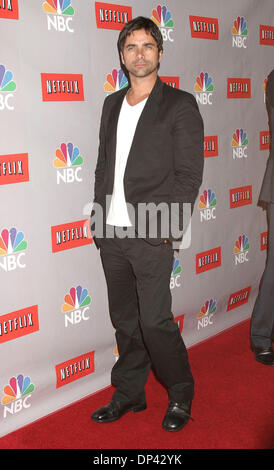 22. Juli 2006; Los Angeles, Kalifornien, USA; Schauspieler JOHN STAMOS am Summer Press Tour 2006 - NBC Party statt im the Ritz-Carlton, Pasadena. Obligatorische Credit: Foto von Paul Fenton/ZUMA KPA... (©) Copyright 2006 von Paul Fenton Stockfoto