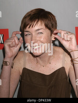 22. Juli 2006; Los Angeles, Kalifornien, USA; Schauspielerin JULIANNE NICHOLSON am Summer Press Tour 2006 - NBC Party statt im the Ritz-Carlton, Pasadena. Obligatorische Credit: Foto von Paul Fenton/ZUMA KPA... (©) Copyright 2006 von Paul Fenton Stockfoto