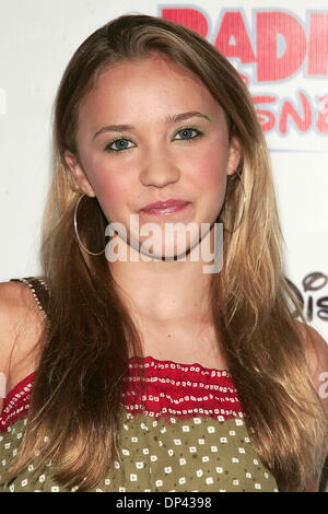 22. Juli 2006; Anaheim, CA, USA; EMILY OSMENT während Ankünfte am Radio Disney total 10 Geburtstagskonzert am Arrowhead Pond in Anaheim. Obligatorische Credit: Foto von Jerome Ware/ZUMA Press. (©) Copyright 2006 von Jerome Ware Stockfoto