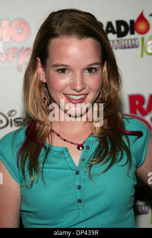 22. Juli 2006; Anaheim, CA, USA; KAY PANABAKER während Ankünfte am Radio Disney total 10 Geburtstagskonzert am Arrowhead Pond in Anaheim. Obligatorische Credit: Foto von Jerome Ware/ZUMA Press. (©) Copyright 2006 von Jerome Ware Stockfoto