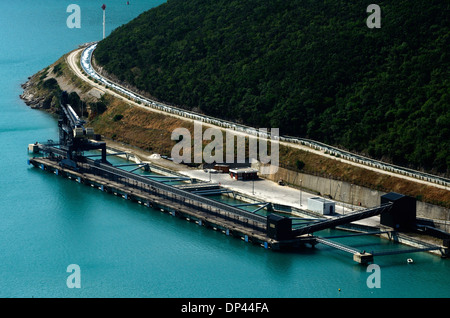 Anlegestelle für Fracht Schiffe in Plomin Luka (Hafen) Istrien Kroatien Stockfoto