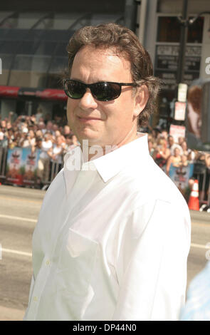 23. Juli 2006; Los Angeles, Kalifornien, USA; Schauspieler TOM HANKS auf der "The Ant Bully" Los Angeles Premiere statt an Graumans Chinese Theater, Hollywood. Obligatorische Credit: Foto von Paul Fenton/ZUMA KPA... (©) Copyright 2006 von Paul Fenton-KPA Stockfoto