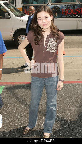 23. Juli 2006; Los Angeles, Kalifornien, USA; Schauspielerin MIRANDA COSGROVE auf der "The Ant Bully" Los Angeles Premiere statt an Graumans Chinese Theater, Hollywood. Obligatorische Credit: Foto von Paul Fenton/ZUMA KPA... (©) Copyright 2006 von Paul Fenton-KPA Stockfoto