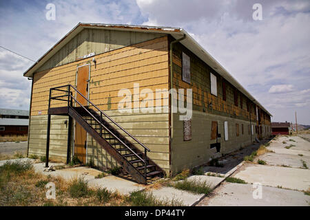 23. Juli 2006; Jeffrey Stadt, Wyoming, USA; Arbeitnehmer-Kaserne #2 in Jeffrey Stadt im amerikanischen Bundesstaat Wyoming eine Uran-Bergbau-Stadt in den frühen 1950er Jahren gebaut und nach den drei Mile Island und Tschernobyl nuklearen Unfällen in den 1980er Jahren aufgegeben.  Obligatorische Credit: Foto von Alex Pitt/ZUMA Press. (©) Copyright 2006 von Alex Pitt Stockfoto