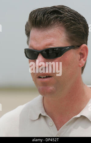 24. Juli 2006; Otay Mesa, Kalifornien, USA; TOM RICOTTA, general Manager von Lancair Jet Center/General Aviation in Brown Field.  Obligatorische Credit: Foto von Scott Linnett/SDU-T/ZUMA Press. (©) Copyright 2006 by SDU-T Stockfoto