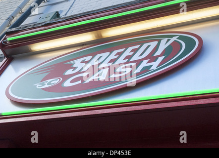 Schnelle Geld anmelden Ladenfront in Dudley, West Midlands, UK Stockfoto