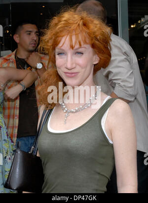 29. Juli 2006; Beverly Hills, CA, USA; Schauspielerin und Comedian KATHY GRIFFIN kommt bei der Launch-Party für eine Schmucklinie von den Frauen in der Show.  Obligatorische Credit: Foto von Rob DeLorenzo/ZUMA Press. (©) Copyright 2006 by Rob DeLorenzo Stockfoto