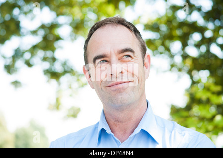 Porträt von reifer Geschäftsmann im Freien, Mannheim, Baden-Württemberg, Deutschland Stockfoto