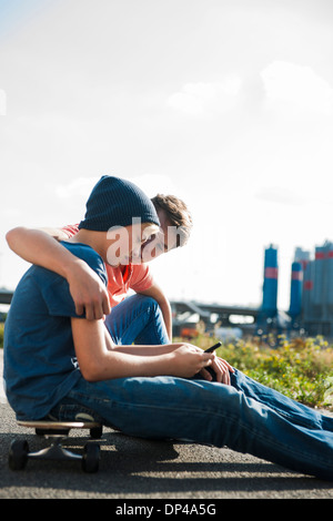 Gruppe von Jugendlichen im freien Stockfoto