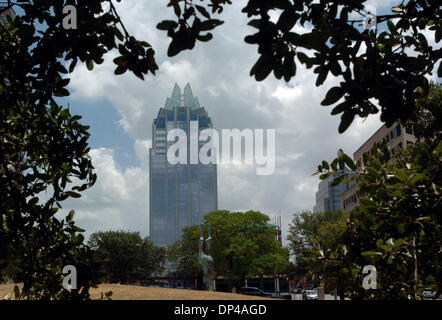 3. August 2006; Austin, TEXAS, USA; Frost Bank Tower in der Innenstadt von Austin.   Obligatorische Credit: Foto von Robert McLeroy/San Antonio Express-News/ZUMA Press. (©) Copyright 2006 von San Antonio Express-News Stockfoto