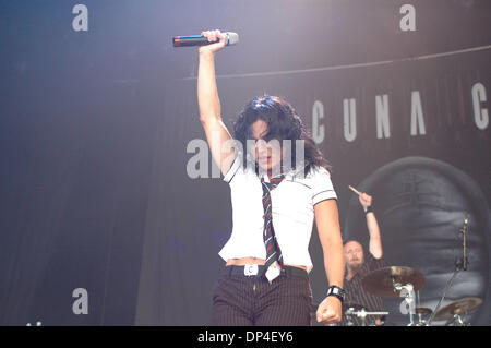 9. August 2006; Raleigh, NC, USA; CRISTINA SCABBIA italienische Basis Band Lacuna Coil führt einen Satz auf dem Ozzfest 2006 im Alltel Pavillion in Raleigh, North Carolina. Obligatorische Credit: Foto von Tina Fultz/ZUMA Press. (©) Copyright 2006 by Tina Fultz Stockfoto