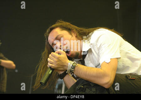9. August 2006; Raleigh, NC, USA; ANDREA FERRO italienische Basis Band Lacuna Coil führt einen Satz auf dem Ozzfest 2006 im Alltel Pavillion in Raleigh, North Carolina. Obligatorische Credit: Foto von Tina Fultz/ZUMA Press. (©) Copyright 2006 by Tina Fultz Stockfoto