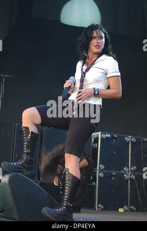 9. August 2006; Raleigh, NC, USA; CRISTINA SCABBIA italienische Basis Band Lacuna Coil führt einen Satz auf dem Ozzfest 2006 im Alltel Pavillion in Raleigh, North Carolina. Obligatorische Credit: Foto von Tina Fultz/ZUMA Press. (©) Copyright 2006 by Tina Fultz Stockfoto