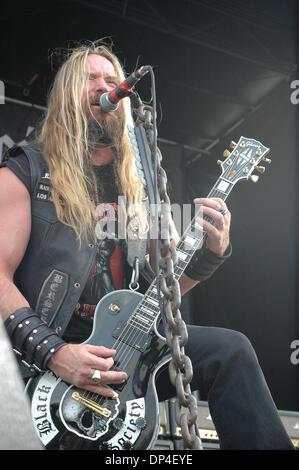 9. August 2006; Raleigh, NC, USA; ZAKK WYLDE von Black Label Society führt einen Satz auf dem Ozzfest 2006 im Alltel Pavillion in Raleigh, North Carolina. Obligatorische Credit: Foto von Tina Fultz/ZUMA Press. (©) Copyright 2006 by Tina Fultz Stockfoto