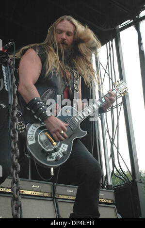 9. August 2006; Raleigh, NC, USA; ZAKK WYLDE von Black Label Society führt einen Satz auf dem Ozzfest 2006 im Alltel Pavillion in Raleigh, North Carolina. Obligatorische Credit: Foto von Tina Fultz/ZUMA Press. (©) Copyright 2006 by Tina Fultz Stockfoto