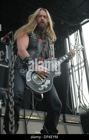 9. August 2006; Raleigh, NC, USA; ZAKK WYLDE von Black Label Society führt einen Satz auf dem Ozzfest 2006 im Alltel Pavillion in Raleigh, North Carolina. Obligatorische Credit: Foto von Tina Fultz/ZUMA Press. (©) Copyright 2006 by Tina Fultz Stockfoto