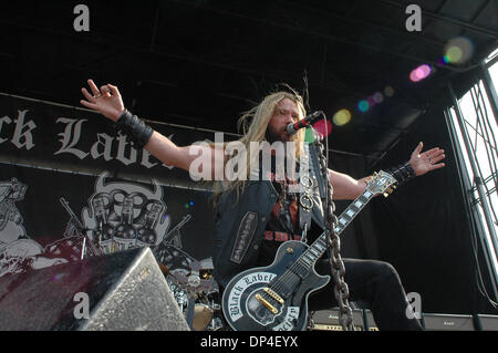 9. August 2006; Raleigh, NC, USA; ZAKK WYLDE von Black Label Society führt einen Satz auf dem Ozzfest 2006 im Alltel Pavillion in Raleigh, North Carolina. Obligatorische Credit: Foto von Tina Fultz/ZUMA Press. (©) Copyright 2006 by Tina Fultz Stockfoto