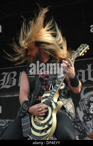 9. August 2006; Raleigh, NC, USA; ZAKK WYLDE von Black Label Society führt einen Satz auf dem Ozzfest 2006 im Alltel Pavillion in Raleigh, North Carolina. Obligatorische Credit: Foto von Tina Fultz/ZUMA Press. (©) Copyright 2006 by Tina Fultz Stockfoto