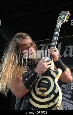 9. August 2006; Raleigh, NC, USA; ZAKK WYLDE von Black Label Society führt einen Satz auf dem Ozzfest 2006 im Alltel Pavillion in Raleigh, North Carolina. Obligatorische Credit: Foto von Tina Fultz/ZUMA Press. (©) Copyright 2006 by Tina Fultz Stockfoto