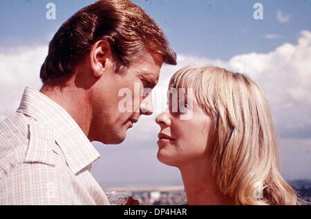 27. Juni 2006 - M3183. ROGER MOORE UND SUSANNAH YORK IN "GOLD".1974.TV-FILM NOCH. VON Fotos geliefert (Kredit-Bild: © Globe Photos/ZUMAPRESS.com) Stockfoto