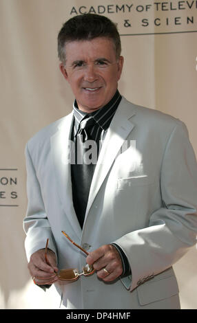 12. August 2006; North Hollywood, Kalifornien, USA; Schauspieler ALAN THICKE kommt bei der 58. Jahrestagung Los Angeles Bereich Emmy Awards an der Academy of Television Arts and Sciences. Obligatorische Credit: Foto von J. P. Yim/ZUMA Press. (©) Copyright 2006 von J. P. Yim Stockfoto