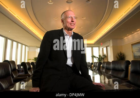 15. August 2006; San Diego, CA, USA; NEAL SCHMALE ist der CEO von Sempra Energy, mit Sitz in San Diego. Datei Foto datiert 19. Juni 2006. Obligatorische Credit: Foto von Kat Woronowicz/ZUMA Press. (©) Copyright 2006 von Kat Woronowicz Stockfoto