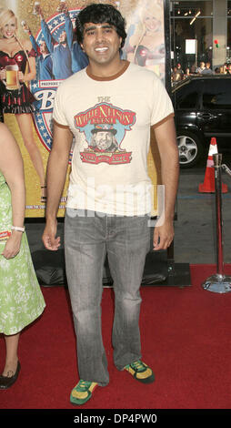 21. August 2006; Los Angeles, Kalifornien, USA;  Regisseur JAY CHANDRASEKHAR am "Bierfest" Los Angeles Premiere statt an Graumans Chinese Theater, Hollywood. Obligatorische Credit: Foto von Paul Fenton/ZUMA KPA... (©) Copyright 2006 von Paul Fenton Stockfoto