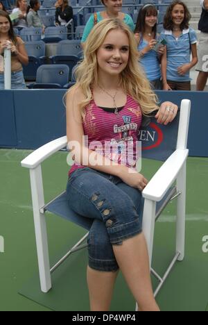 26. August 2006; New York, NY, USA; CHEYENNE KIMBALL am Kids Day 2006 bei den US Open in New York City. Obligatorische Credit: Foto von Jeffrey Geller/ZUMA Press. (©) Copyright 2006 von Jeffrey Geller Stockfoto