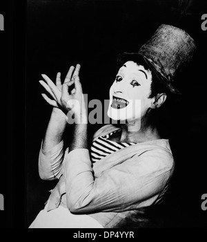 Marcel Marceau (1923-2007), französischer Schauspieler und Pantomime, Zylinderhut und weiße Make-up, Portrait, ca. 1955 Stockfoto