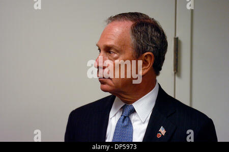 Sep 08, 2006; Manhattan, NY, USA; New York City Bürgermeister MICHAEL BLOOMBERG informiert die Medien über den Wiederaufbau von lower Manhattan in der Nachmahd von 9/11 an das US-Außenministerium NY Foreign Press Center.  Obligatorische Credit: Foto von Bryan Smith/ZUMA Press. (©) Copyright 2006 von Bryan Smith Stockfoto