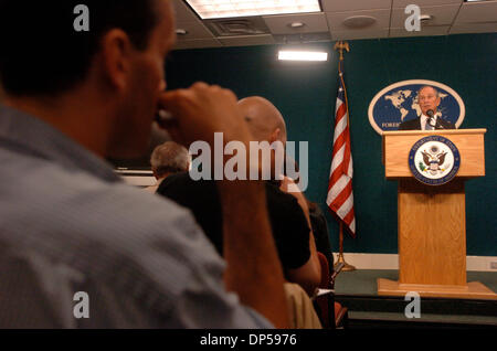 Sep 08, 2006; Manhattan, NY, USA; New York City Bürgermeister MICHAEL BLOOMBERG informiert die Medien über den Wiederaufbau von lower Manhattan in der Nachmahd von 9/11 an das US-Außenministerium NY Foreign Press Center.  Obligatorische Credit: Foto von Bryan Smith/ZUMA Press. (©) Copyright 2006 von Bryan Smith Stockfoto