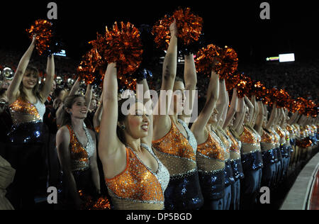 Pasadena, CA, USA. 6. Januar 2014. Cheerleader der Auburn während dem BCS National Championship College-Football-Spiel zwischen der Auburn Tigers und der Florida State Seminolen im Rose Bowl Stadium in Pasadena, FSU schlagen Auburn 34-31 California Kredit: Cal Sport Media/Alamy Live News Stockfoto