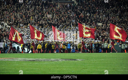 Pasadena, CA, USA. 6. Januar 2014. Flaggen der FSU während dem BCS National Championship College-Football-Spiel zwischen der Auburn Tigers und der Florida State Seminolen im Rose Bowl Stadium in Pasadena, FSU schlagen Auburn 34-31 California Kredit: Cal Sport Media/Alamy Live News Stockfoto