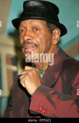 Sep 15, 2006; New York, NY, USA; Free jazz Innovator Saxophonist ORNETTE COLEMAN fördert seine neue CD "Sound Grammar" seine erste CD-Veröffentlichung in zehn Jahren an J & R Musik und Computer-Welt. Obligatorische Credit: Foto von Nancy Kaszerman/ZUMA Press. (©) Copyright 2006 von Nancy Kaszerman Stockfoto