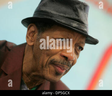 Sep 15, 2006; New York, NY, USA; Free jazz Innovator Saxophonist ORNETTE COLEMAN fördert seine neue CD "Sound Grammar" seine erste CD-Veröffentlichung in zehn Jahren an J & R Musik und Computer-Welt. Obligatorische Credit: Foto von Nancy Kaszerman/ZUMA Press. (©) Copyright 2006 von Nancy Kaszerman Stockfoto