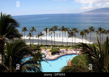 Sep 18, 2006; Maui, HI, Vereinigte Staaten; Die Insel Maui im Pazifik ist die zweitgrößte der Hawaii-Inseln an 727 Quadrat-Meilen.  West Maui ist mit weitläufigen Stränden und Hotels der gehobenen Klasse der Ka'anapali und der historische Walfang Lahaina, eines der wichtigsten Erholungsgebiete Mauis.  Im Bild: Ein Blick auf den Pool im Hyatt Regency Hotel in Ka'anapali. Obligatorische Credit: Foto von Cami Stockfoto