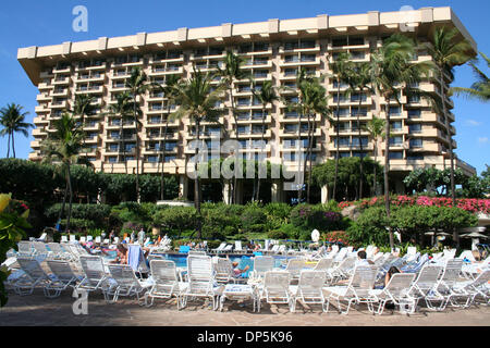 Sep 18, 2006; Maui, HI, Vereinigte Staaten; Die Insel Maui im Pazifik ist die zweitgrößte der Hawaii-Inseln an 727 Quadrat-Meilen.  West Maui ist mit weitläufigen Stränden und Hotels der gehobenen Klasse der Ka'anapali und der historische Walfang Lahaina, eines der wichtigsten Erholungsgebiete Mauis.  Im Bild: Ein Blick auf den Pool und Hotel Hyatt Regency Hotel in Ka'anapali. Obligatorische Credit: Pho Stockfoto