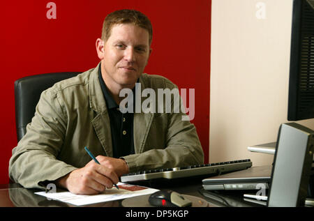 Sep 18, 2006; West Palm Beach, FL, USA; Andrew Schindler in seinem Büro. DMG Weltmedien, der weltweit größte Produzent von zu Hause zeigt, kündigt drei neue Termine für das Büro in West Palm Beach. Andrew Schindler ist Show Manager ernannt worden. Schindler ist verantwortlich für die Aufsicht über alle Aspekte der halbjährlichen Shows, finanzielle Planung, Marketing und Promotions, Funktion und Aktivitäten Stockfoto