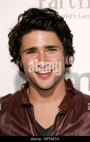 Sep 19, 2006; Hollywood, Kalifornien, USA; Schauspielerin MATT DALLAS bei der Weltpremiere von "Employee Of The Month" statt im Mann Chinese Theatre. Obligatorische Credit: Foto von Lisa O'Connor/ZUMA Press. (©) Copyright 2006 von Lisa O'Connor Stockfoto