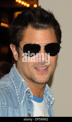 Sep 20, 2006; New York, NY, USA; JOHNNY KNOXVILLE fährt MTV Studios nach seiner taping "TRL". Obligatorische Credit: Foto von Dan Herrick/ZUMA KPA. (©) Copyright 2006 von Dan Herrick Stockfoto