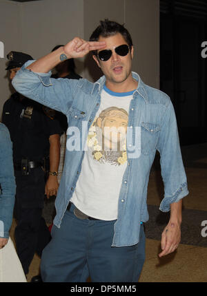 Sep 20, 2006; New York, NY, USA; JOHNNY KNOXVILLE fährt MTV Studios nach seiner taping "TRL". Obligatorische Credit: Foto von Dan Herrick/ZUMA KPA. (©) Copyright 2006 von Dan Herrick Stockfoto