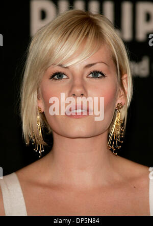 Sep 20, 2006; Beverly Hills, Kalifornien, USA; Schauspielerin ELISHA CUTHBERT in der 13. Jahrestagung Premiere Women in Hollywood statt im Beverly Hills Hotel. Obligatorische Credit: Foto von Lisa O'Connor/ZUMA Press. ( Stockfoto