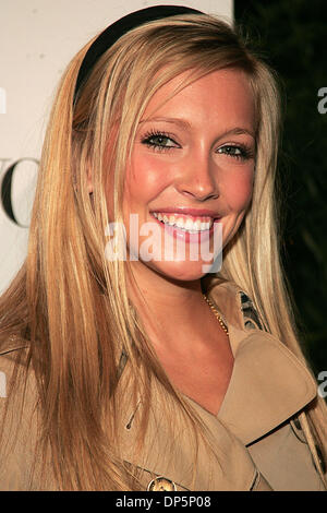 Sep 20, 2006; West Hollywood, Kalifornien, USA; Schauspielerin KATIE CASSIDY Ankunft auf der Feier Party für die Teen Vogue Young Hollywood Ausgabe im Sunset Tower Hotel in West Hollywood, CA. obligatorische Kredit statt: Foto von Jerome Ware/ZUMA Press. (©) Copyright 2006 von Jerome Ware Stockfoto