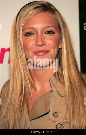 Sep 20, 2006; West Hollywood, Kalifornien, USA; Schauspielerin KATIE CASSIDY Ankunft auf der Feier Party für die Teen Vogue Young Hollywood Ausgabe im Sunset Tower Hotel in West Hollywood, CA. obligatorische Kredit statt: Foto von Jerome Ware/ZUMA Press. (©) Copyright 2006 von Jerome Ware Stockfoto