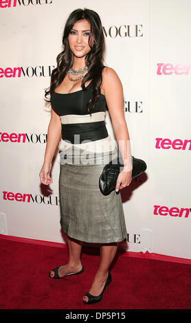 Sep 20, 2006; West Hollywood, Kalifornien, USA; KIM KARDASHIAN Ankunft auf der Feier Party für die Teen Vogue Young Hollywood Ausgabe im Sunset Tower Hotel in West Hollywood, CA. obligatorische Kredit statt: Foto von Jerome Ware/ZUMA Press. (©) Copyright 2006 von Jerome Ware Stockfoto