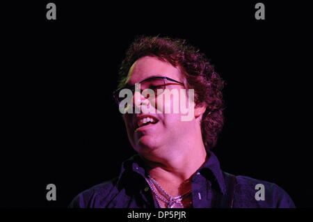 Sep 21, 2006; Virginia Beach, Virginia, USA; Auswärtige setzt die Uhr zurück in die 70er Jahre mit ihren riesigen Katalog von Treffern im Verizon Virginia Beach Amphitheater in Virginia Beach, Virginia.  Obligatorische Credit: Foto von Jeff Moore/ZUMA Press. (©) Copyright 2006 von Jeff Moore Stockfoto