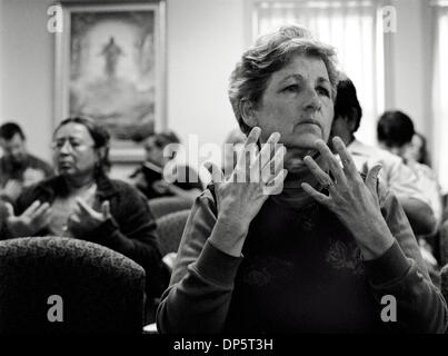 Sep 08, 2006; Kalifornien, USA; Eine bildliche Reise durch 11 Gemeinden des Glaubens an den Rändern des Lebens heute in Kalifornien: REBECCA, Gehörlose Zweig der Mormonenkirche. "Die Kirche half mir zu verstehen, den Zweck der Deaktivierung und machte mich akzeptieren, wir glauben, dass Gott uns Herausforderungen und Prüfungen, um uns helfen zu wachsen, bessere Menschen zu werden, indem wir lernen, die Probleme zu überwinden." AF Stockfoto