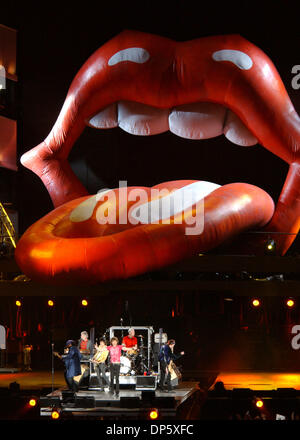 Sep 27, 2006; East Rutherford, NJ, USA; Legendäre Rockband führen die ROLLING STONES live als ihre größeren Bang 2006 Tour Station im Giants Stadium in East Rutherford gelegen macht. Obligatorische Credit: Foto von Jason Moore/ZUMA Press. (©) Copyright 2006 von Jason Moore Stockfoto