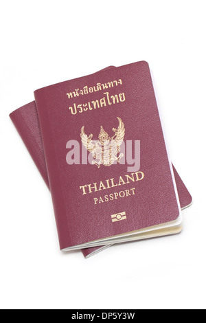 Thailändische Reisepässe (ausgestellt von einer Regierung in Thailand), isoliert auf weiss. Stockfoto