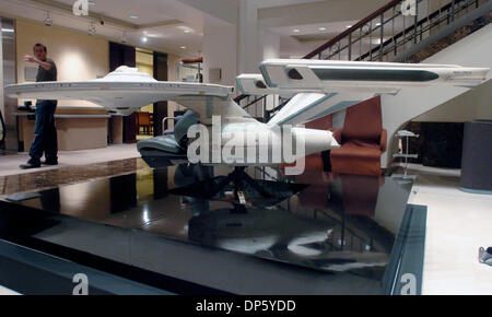 Sep 29, 2006; Manhattan, NY, USA; Enterprise-A-Modell verwendet "Star Trek: The Motion Picture", "Star Trek II: der Zorn des Khan", "Star Trek III: The Search für Spock", geschätzte, für US $15.000-$25, 000 zu verkaufen. Zur Feier des 40. Jahrestages von "Star Trek" wird Christies versteigern offizielle "Star Trek"-Artikel aus dem Archiv von CBS Paramount Television Studios halten. ITE Stockfoto